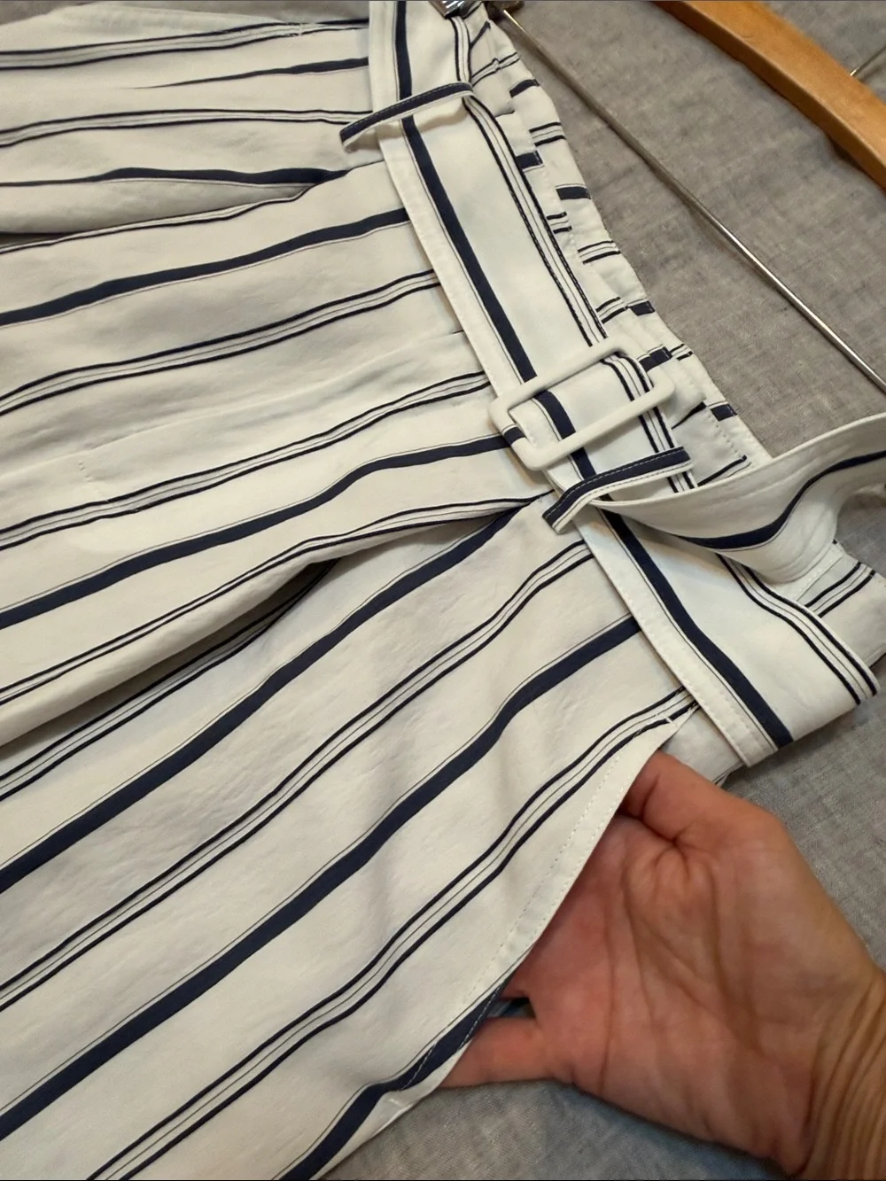 Vince Striped Wide-Leg women’s Pants in White with black Stripes